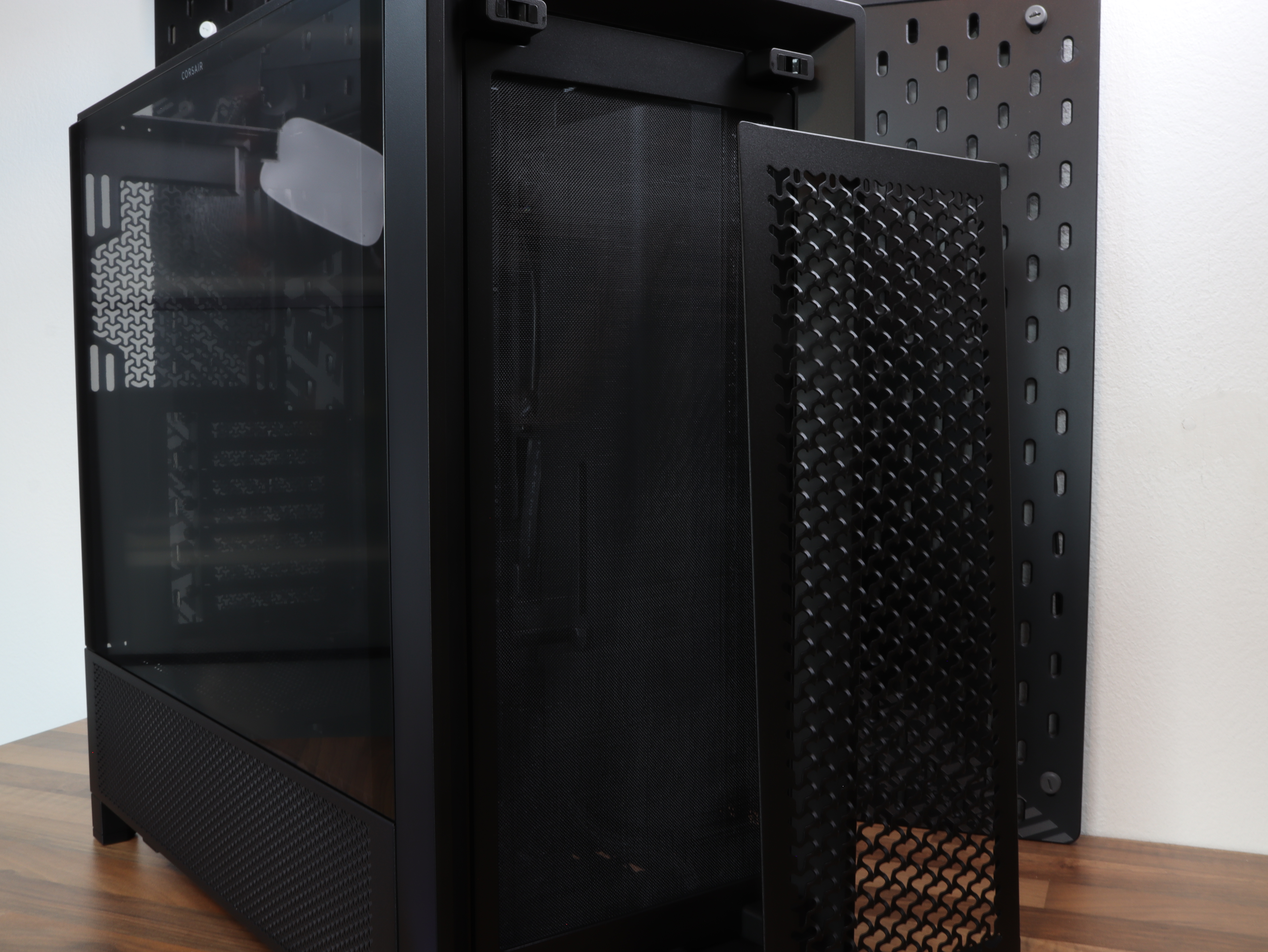 4000D Frame Corsair mid-tower cooling RX sag-free Modular flexibility reverse-connector.JPG